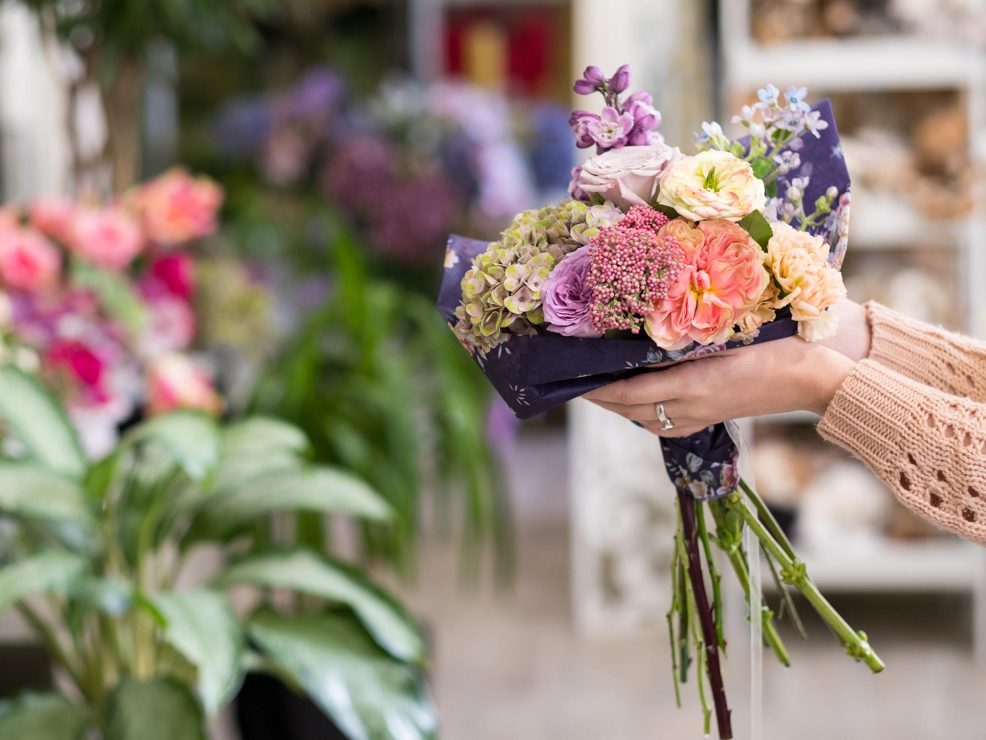 Ramo floral en floristería